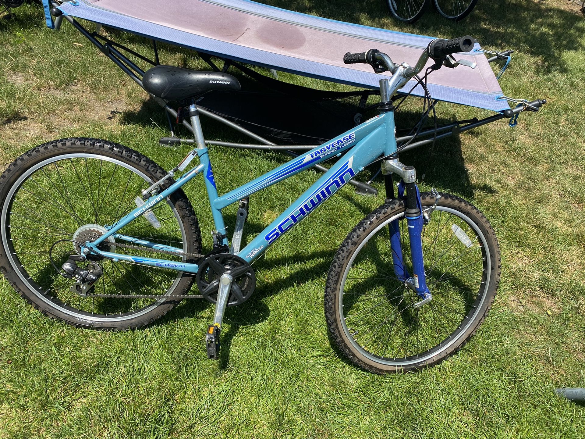schwinn traverse mountain bike