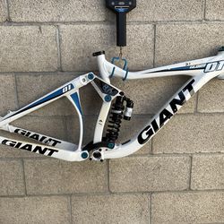 Giant Glory 01 Aluminum Mountain Bike frameset w/ Rear Shock 17” Nice 