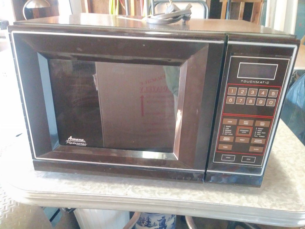 Black+Decker Microwave Ovens, Model EM720CB7 for Sale in Palatine, IL -  OfferUp