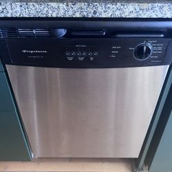 Frigidaire Ultra Quiet III Dishwasher 