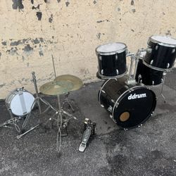 A set of groove precision drums.