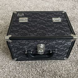 Caboodles Six Trays Make Up Train Case.