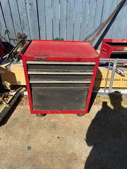 Tool box homak 3 drawer one storage  Has wheels  Measurements in the pictures