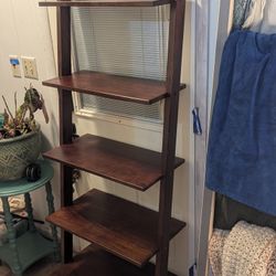 Leaning Bookshelves 