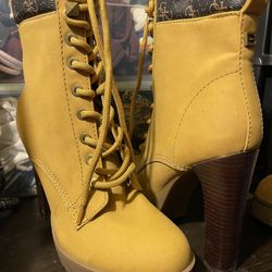 Size 9 Guess High Heel Boots