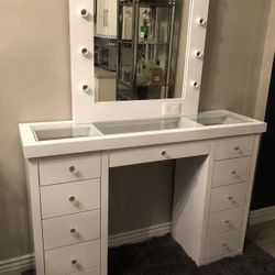 Vanity Desk With Mirror 