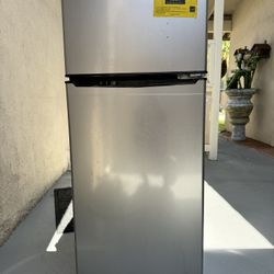 Fridge/ Refri 