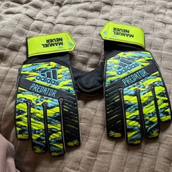 Adidas predator pro deals manuel neuer goalkeeper gloves