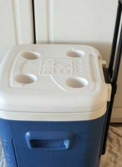 Igloo 60 quart rolling square Ice Cube Cooler