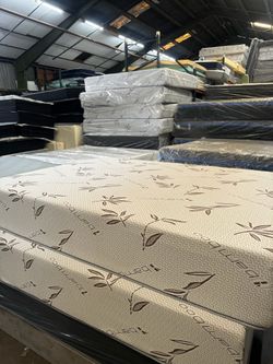 Hola quien ocupa colchones Nuevos ?😊 new mattresses stop by