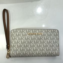 Michael Kors Wristlet New