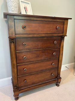 Dresser Basset