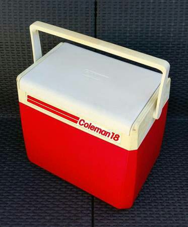 Vintage Coleman 18 Qt personal portable lunch box hand cooler ice chest with handle & flip top
