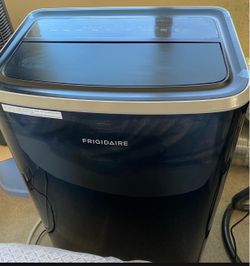 Frigidaire Portable Air Conditioner 14,000 BTU Excellent condition!!