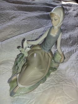 Lladro (Shepherdess with Dove)