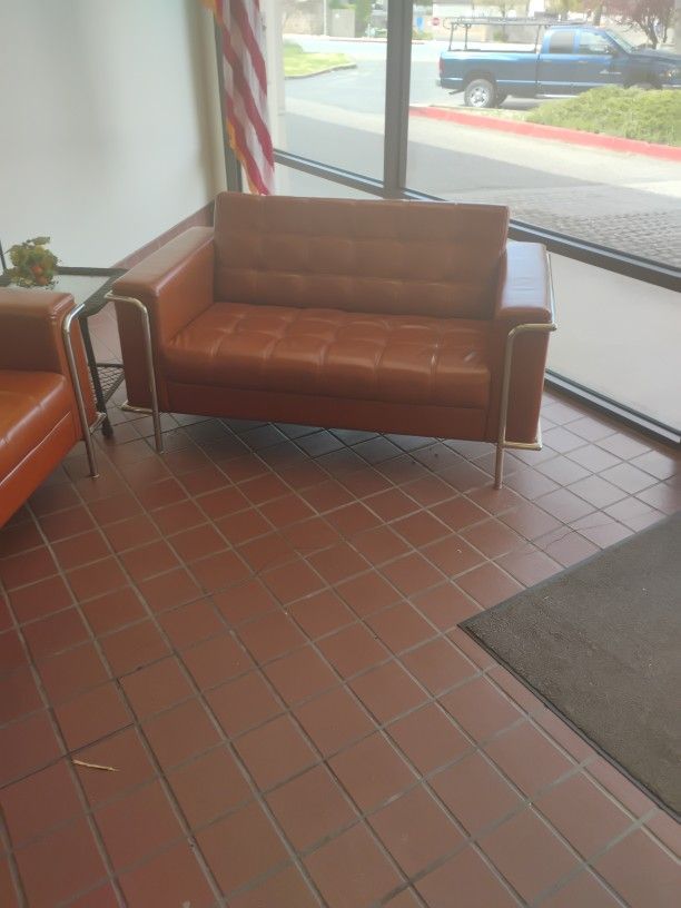 Leather Sofa Set Includes 2 N Table´s Sofas & Couches