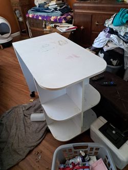 Extendable desk