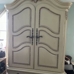 Thomasville Armoire 