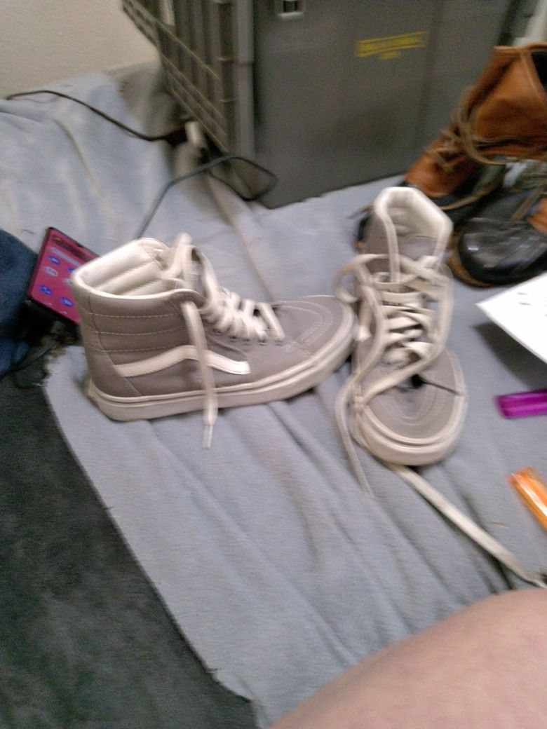 Universal Van Shoes Men 4.5 Women 6.0