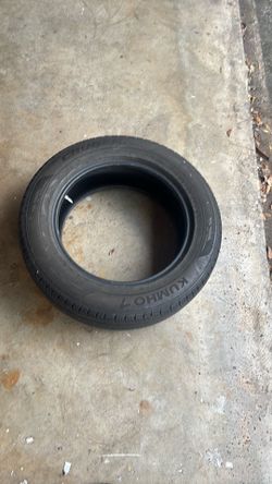 2 TIRES 225/60R17 99H **LIGHTLY USED** TWO (2) KUMHO TIRES