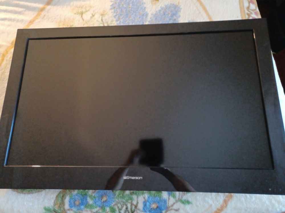 TV Emerson 40" $60