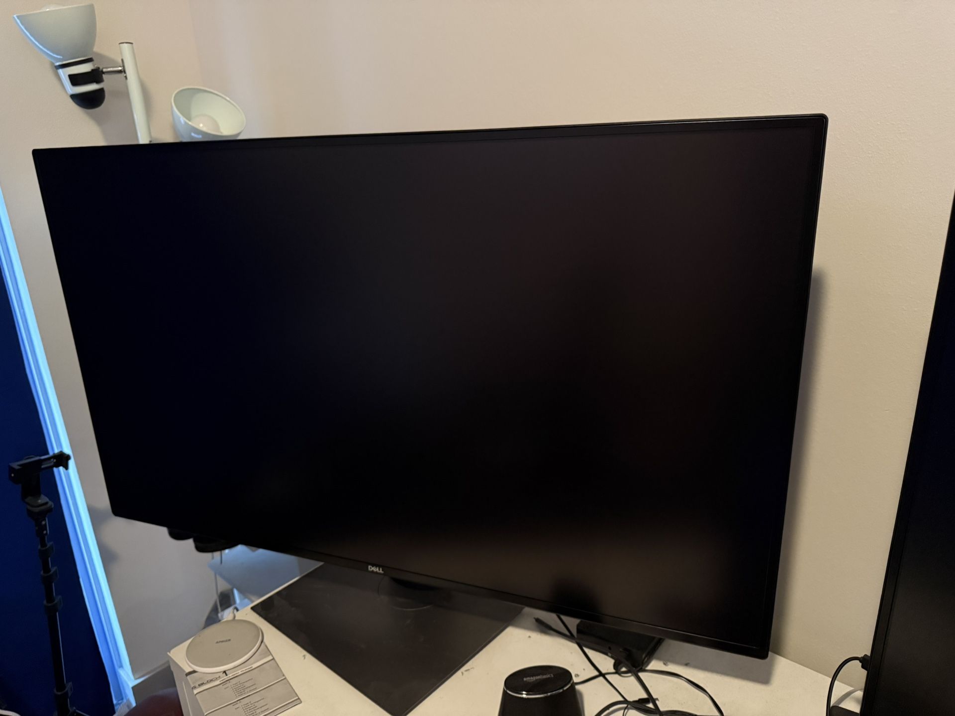 Dell U4320Q 43 Inch 2160p 4K UltraSharp, IPS Thin Bezel Monitor, HDMI, DisplayPort, USB-C, VESA Certified, Black