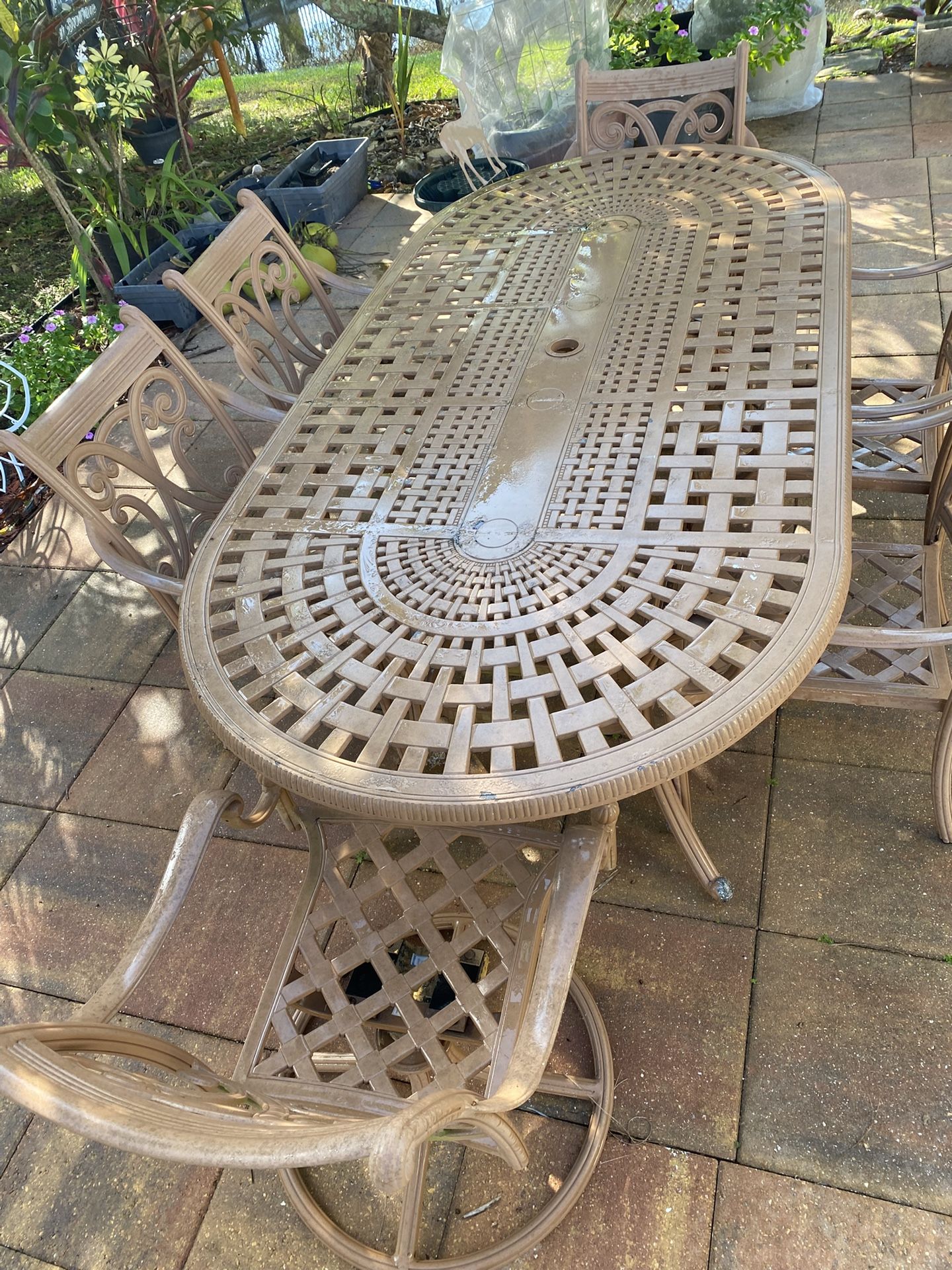 Patio table with 6 Chairs