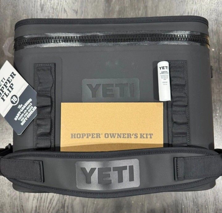 New YETI Hopper Flip 18 Portable Soft Cooler Black Model YHOPFLIP18