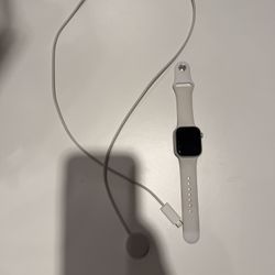 Series 8 Apple Watch & Charger 