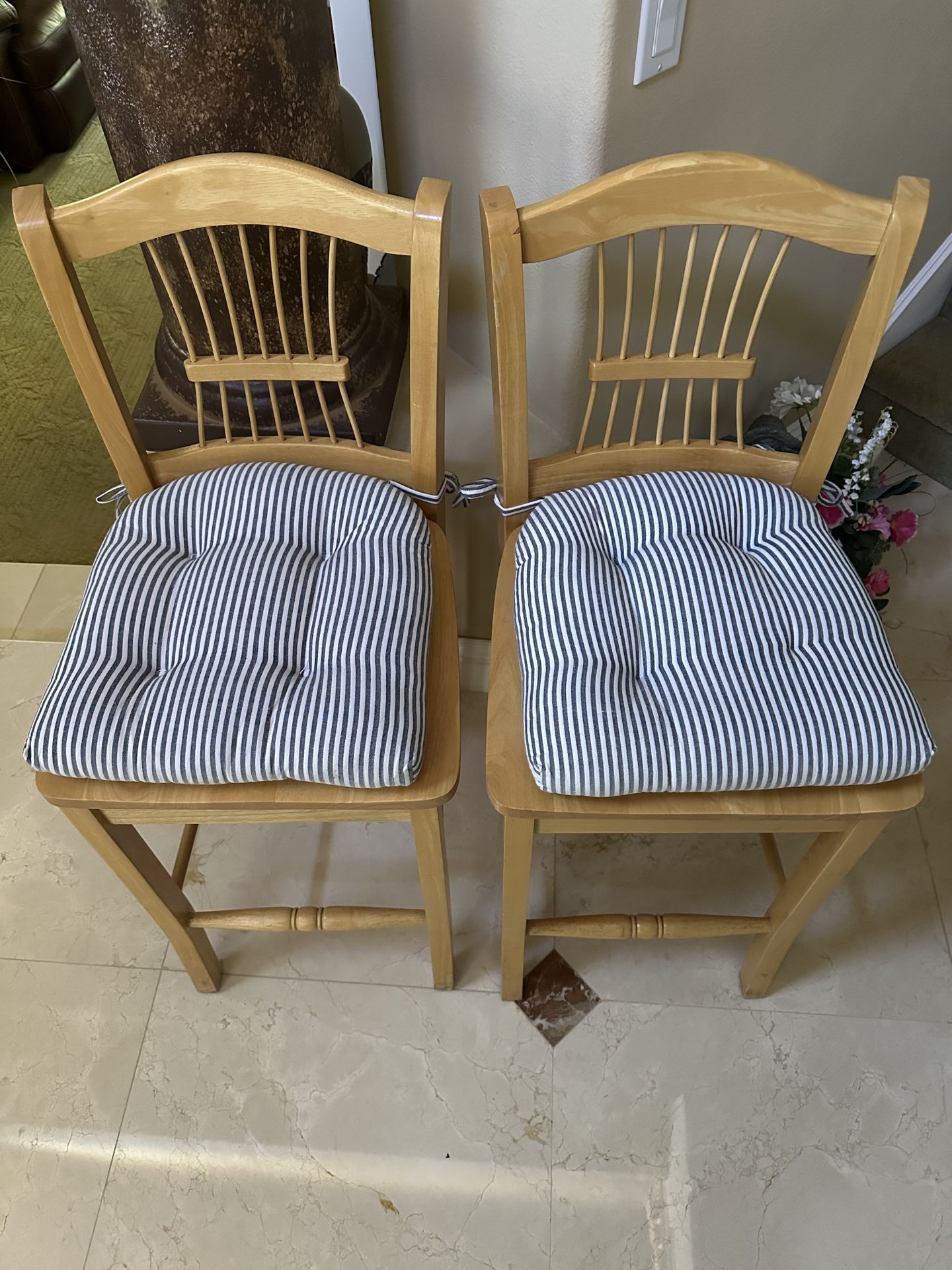 Counter height farmhouse style sheaf back wooden stools