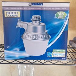 Security Light Fixtures   outdoor Wall Lighting dust to dawn. New"