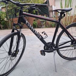 700c ghost bike nice and clean with hydraulics brakes and medium frame  it's ready to ride 