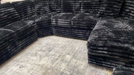 BLACK Sectional Sofa Right or Left Facing wide Chaise available 130x100 optional ottoman available if needed pick up / delivery available