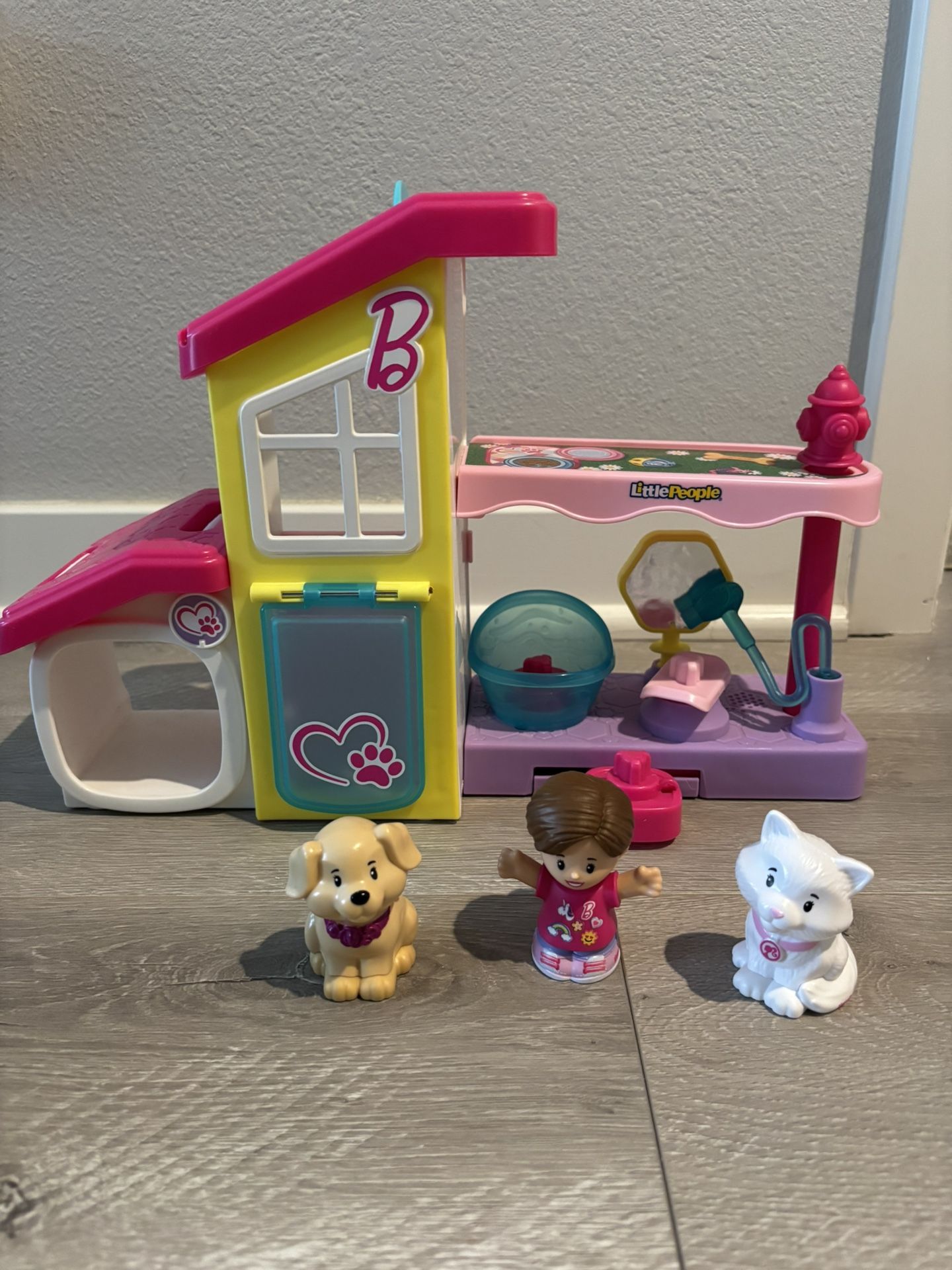 Fisher Price Little People Barbie Pet Spa Playset