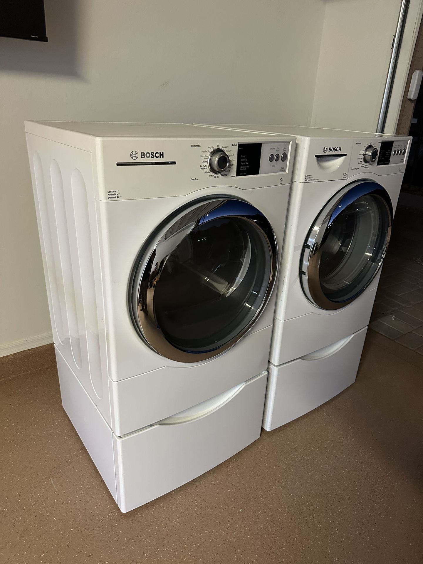 BOSCH Washer and Gas Dryer Set (1 Month Warranty)