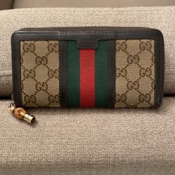Gucci Wallet! 