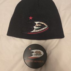 California Republic Bear & Anaheim Ducks NHL Logo Beanie & Puck