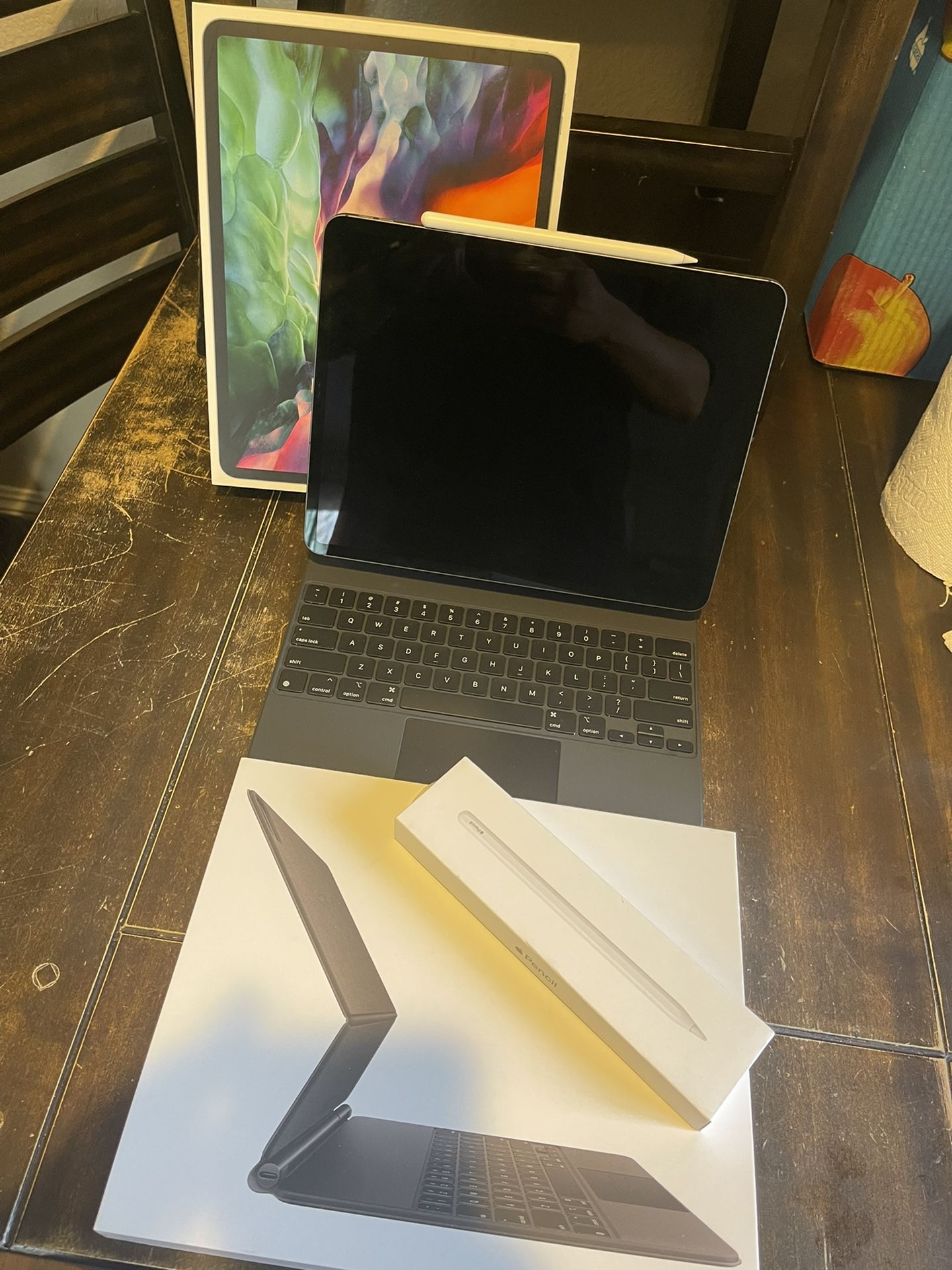 iPad Pro 12.9 1 TB, Magic Keyboard, Apple Pencil for Sale in Ontario