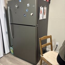 G&E REFRIDGERATOR