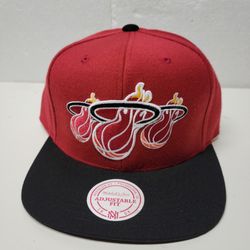 Snapback. MIAMI HEAT. MiX COLOR IN STYLE