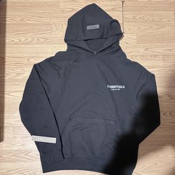 Fear of god essentials, color black, size small