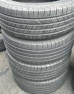 225/65/17 Michelin set de llantas usadas en buenas condiciones las 4