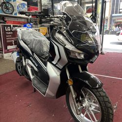 Brand New Avaitor 150cc Gas Scooter 