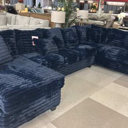 OM• $38 Initial • Brand New// Mostar 3 Piece Laf Sectional Blue