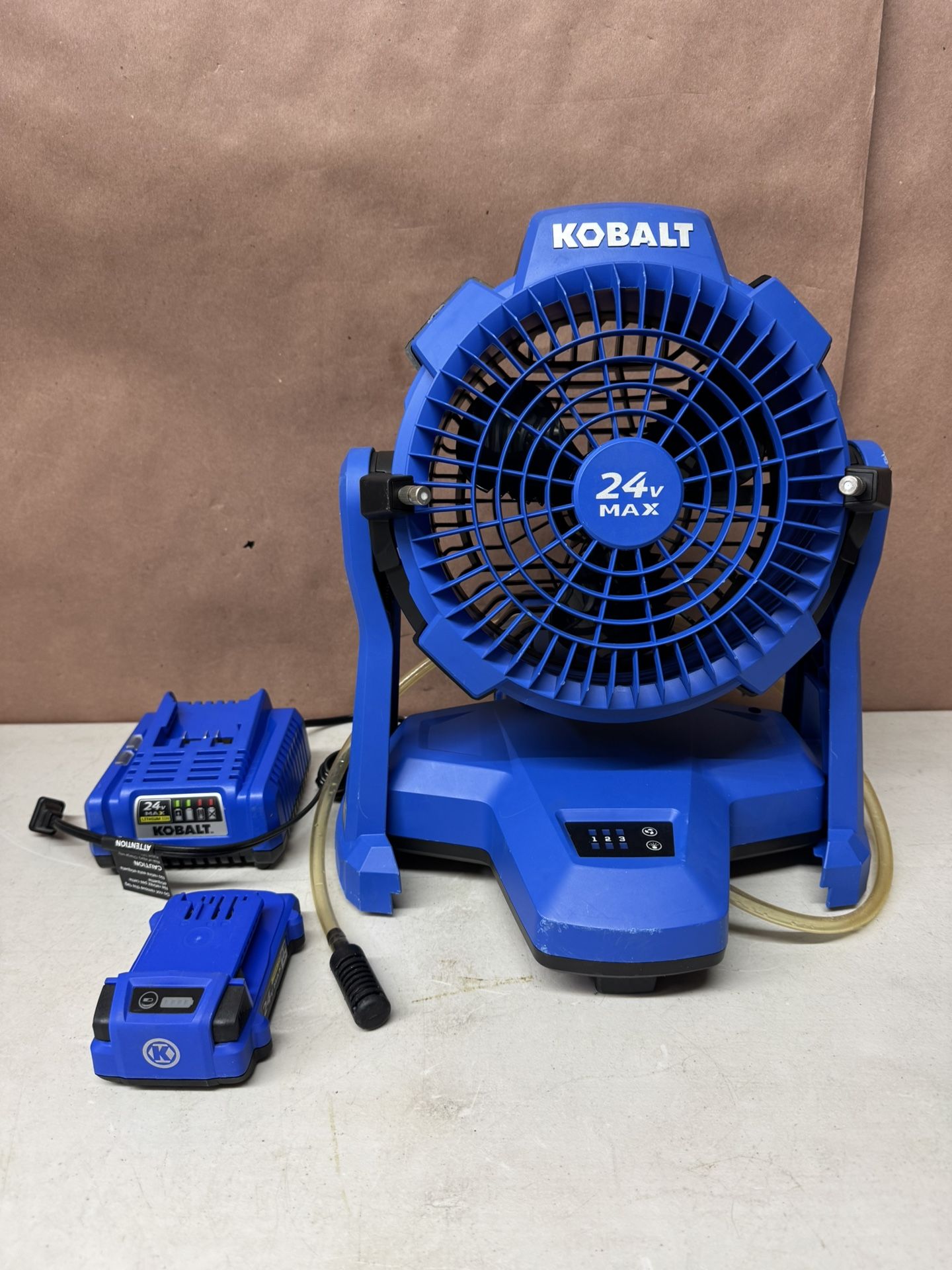 Kobalt 7-in 24 -Volt 3 -Speed High Velocity Indoor/Outdoor Blue Misting Floor Fan Battery Included