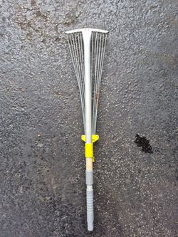 Adjustable Garden Leaf Rake Collapsible Metal Yard Rake for Leaves Expandable