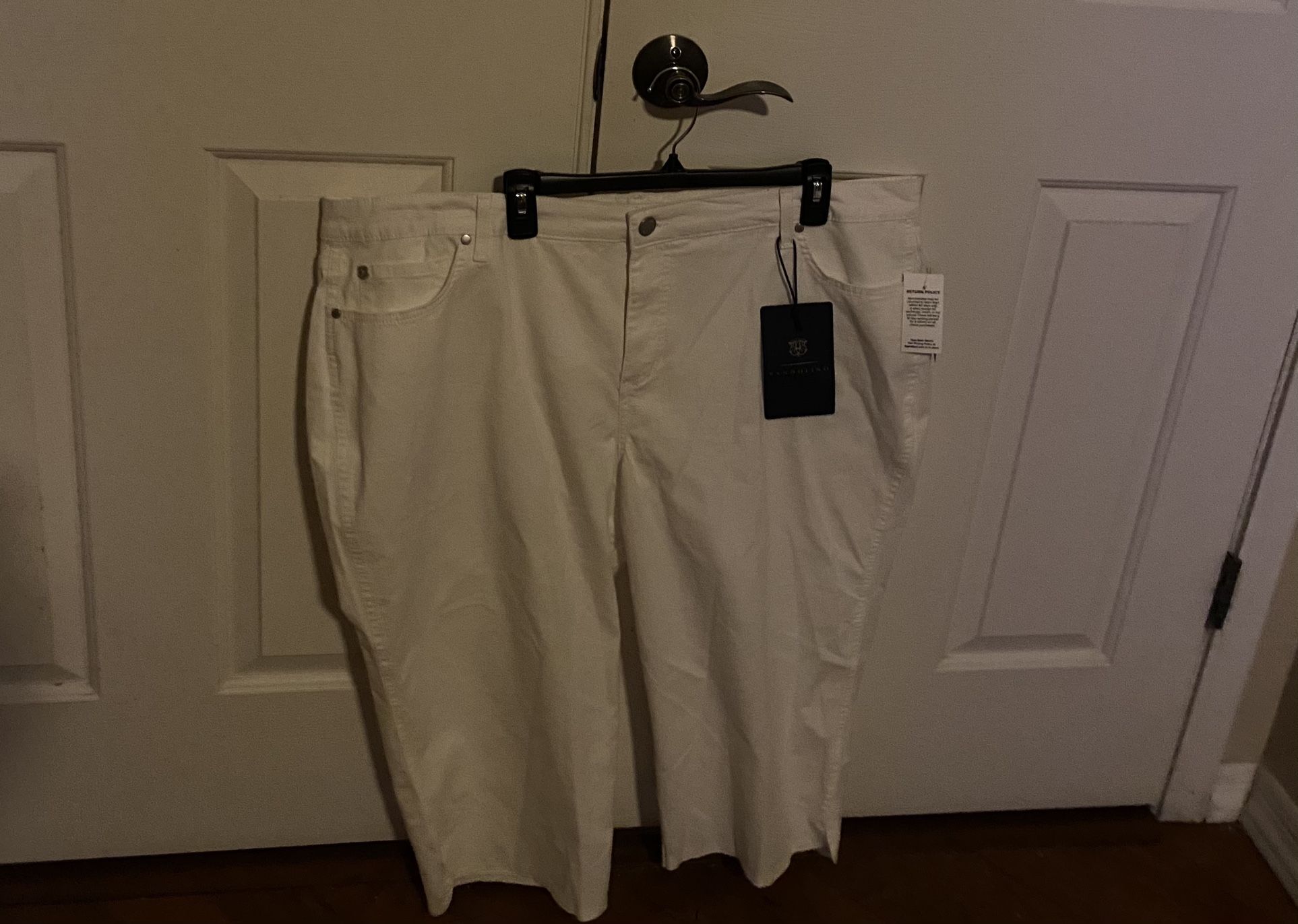 WOMENS BANDOLINO jEANS WHITE CAPRI PANTS SIZe 22 W