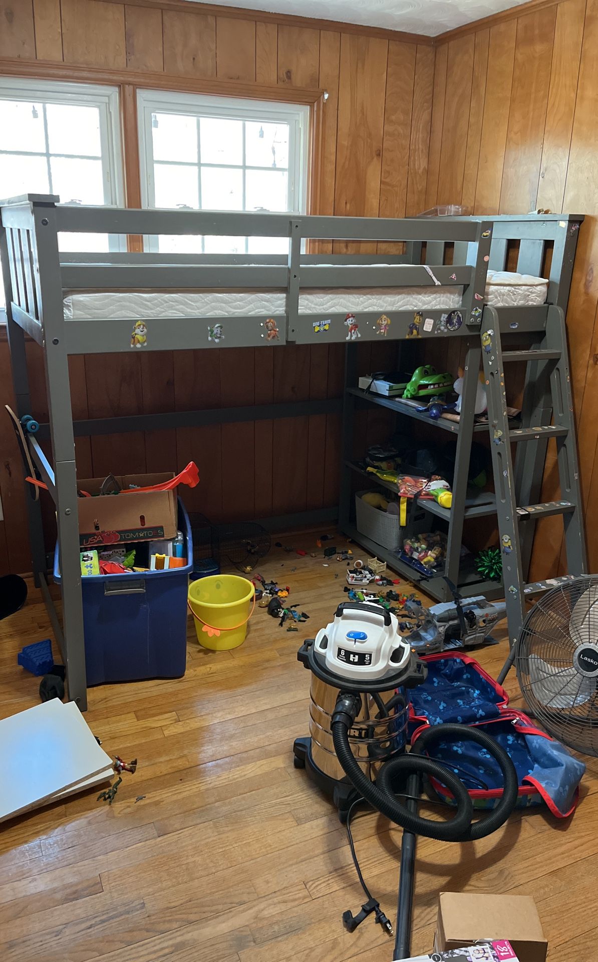 Kids loft bed