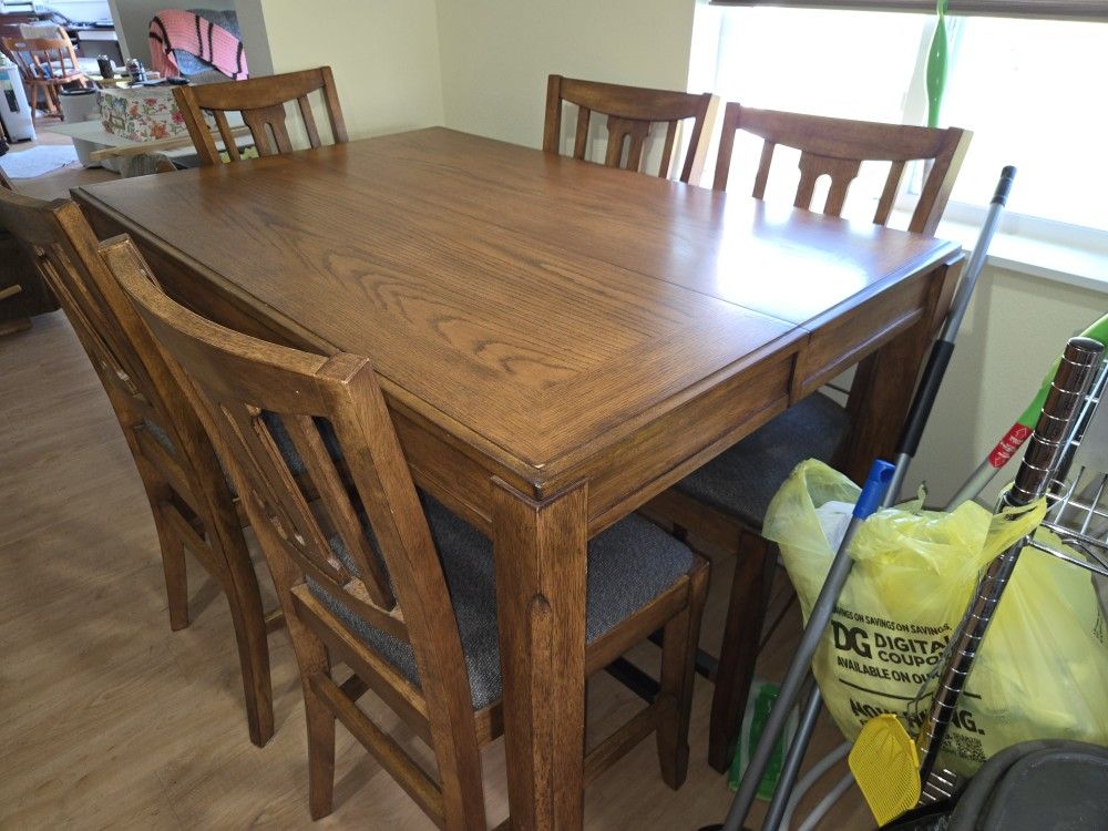 Oak Dining Roo. Table And 6 Chairs