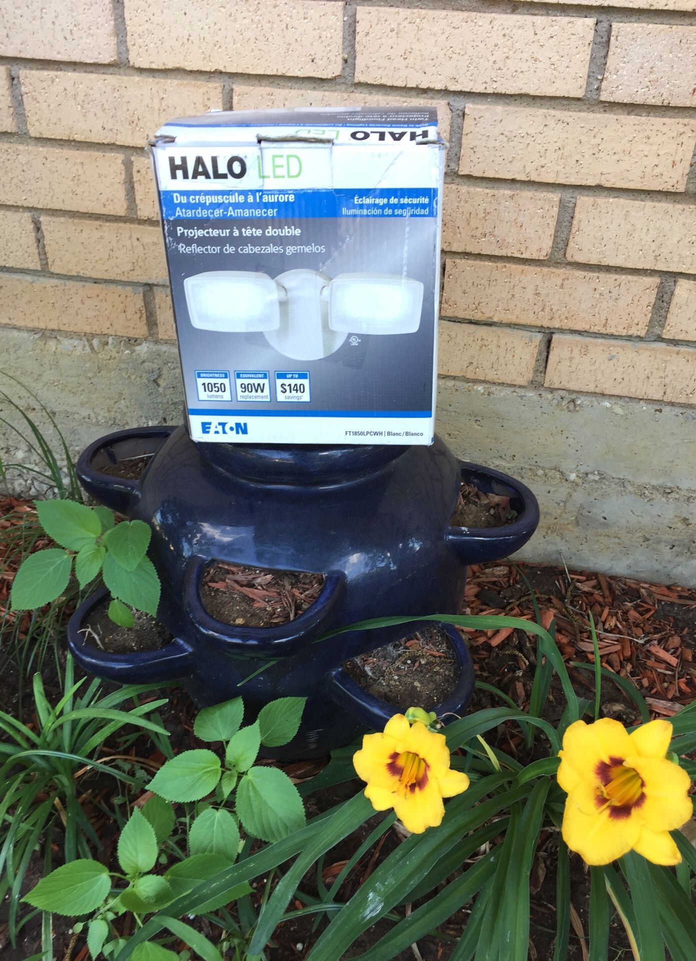 Halo led light twin head floodlight white